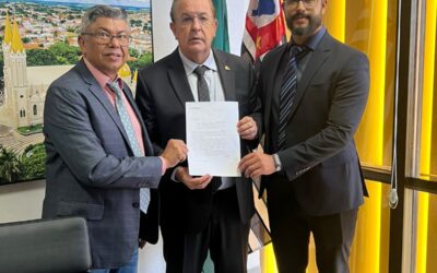 Representantes do COCEN protocolam ofício em Brasília